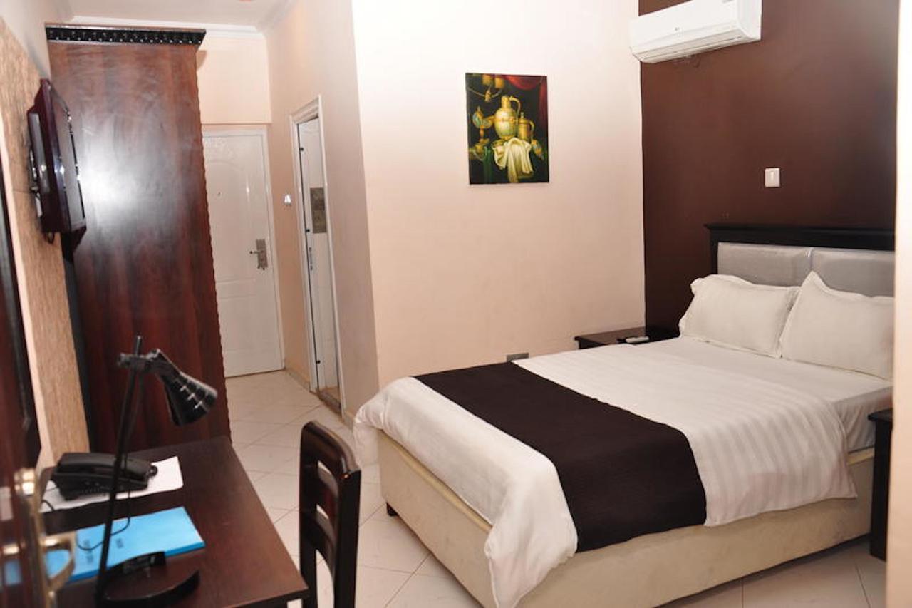 Grand Bank Link Hotel Otta Luaran gambar