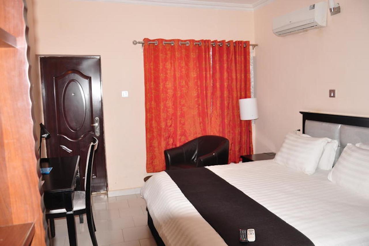 Grand Bank Link Hotel Otta Luaran gambar