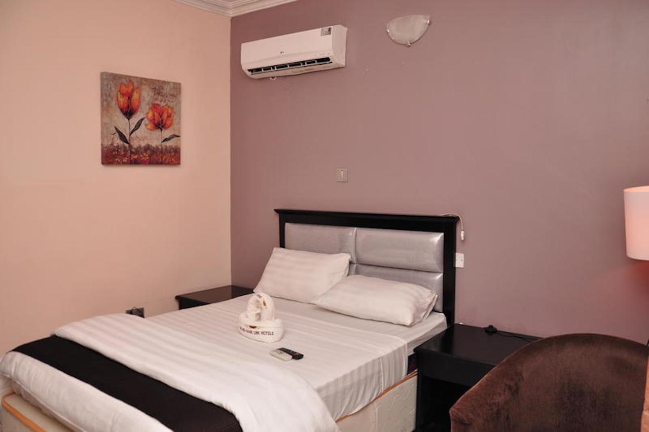 Grand Bank Link Hotel Otta Luaran gambar