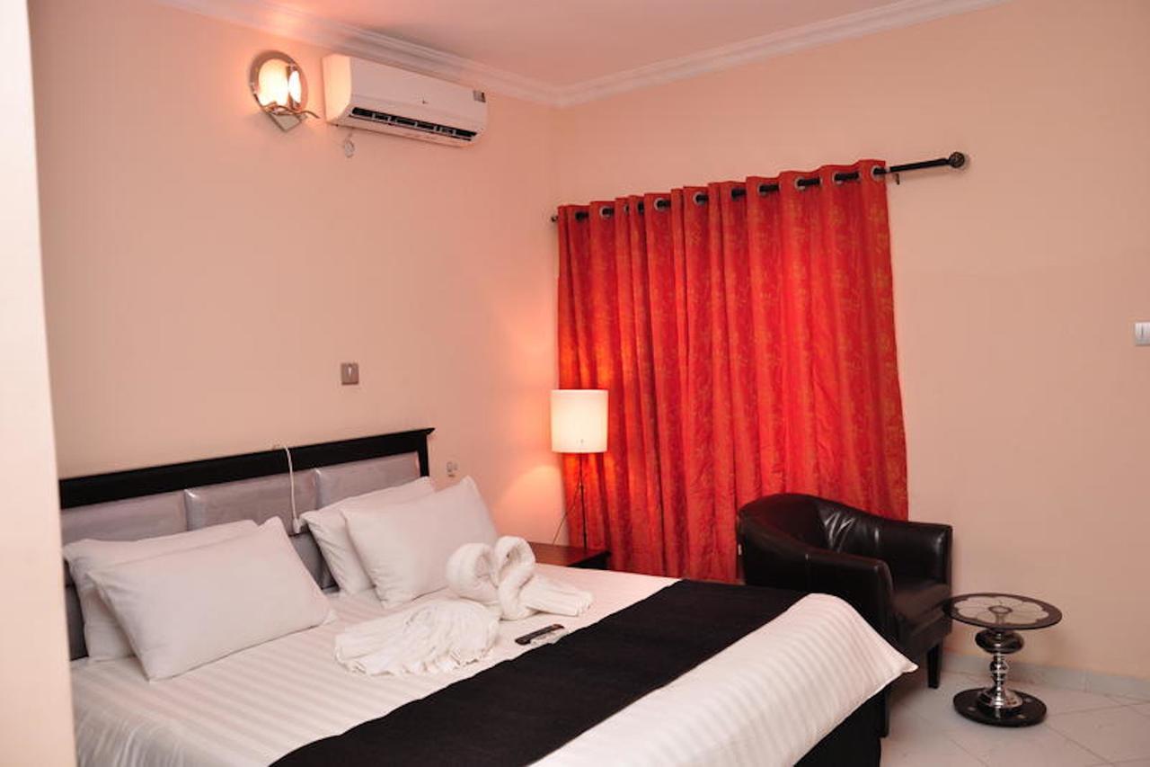 Grand Bank Link Hotel Otta Luaran gambar