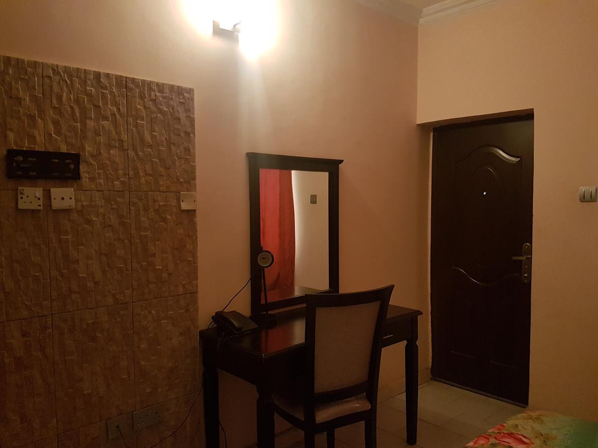 Grand Bank Link Hotel Otta Luaran gambar