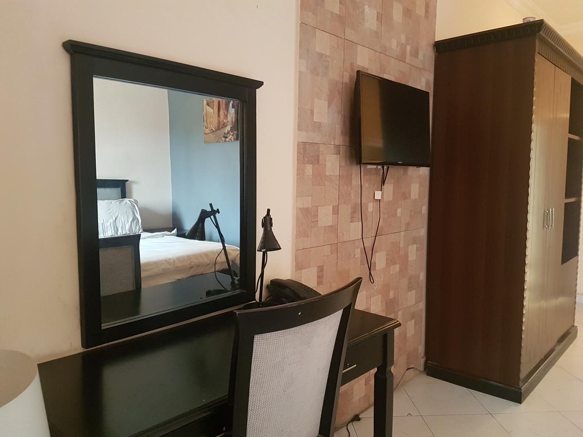 Grand Bank Link Hotel Otta Luaran gambar